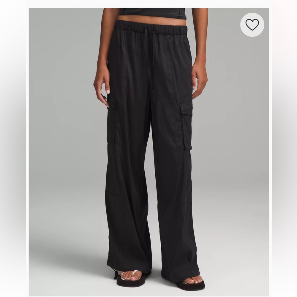 Lululemon lightweight mid rise cargo pants